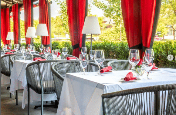 Elegant seafood dining at Joe Muer Bloomfield Hills – upscale restaurant in Metro Detroit suburbs
